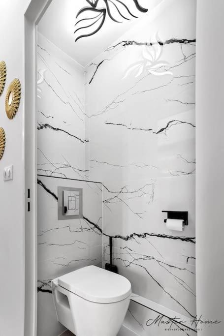 Gout De Luxe A Narbonne T3 Climatise, Spa, Parking ภายนอก รูปภาพ